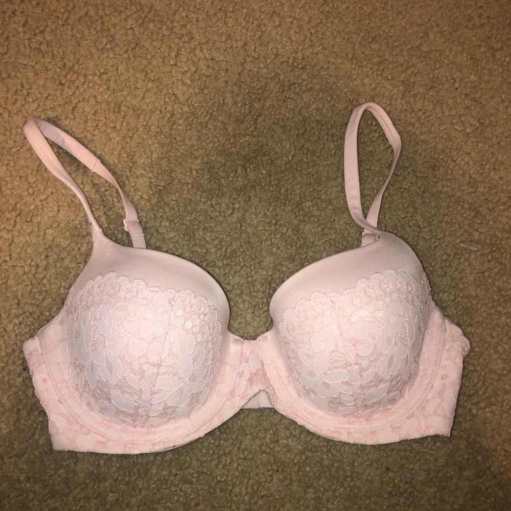 BRAND NEW VICTORIAS SECRET BRA